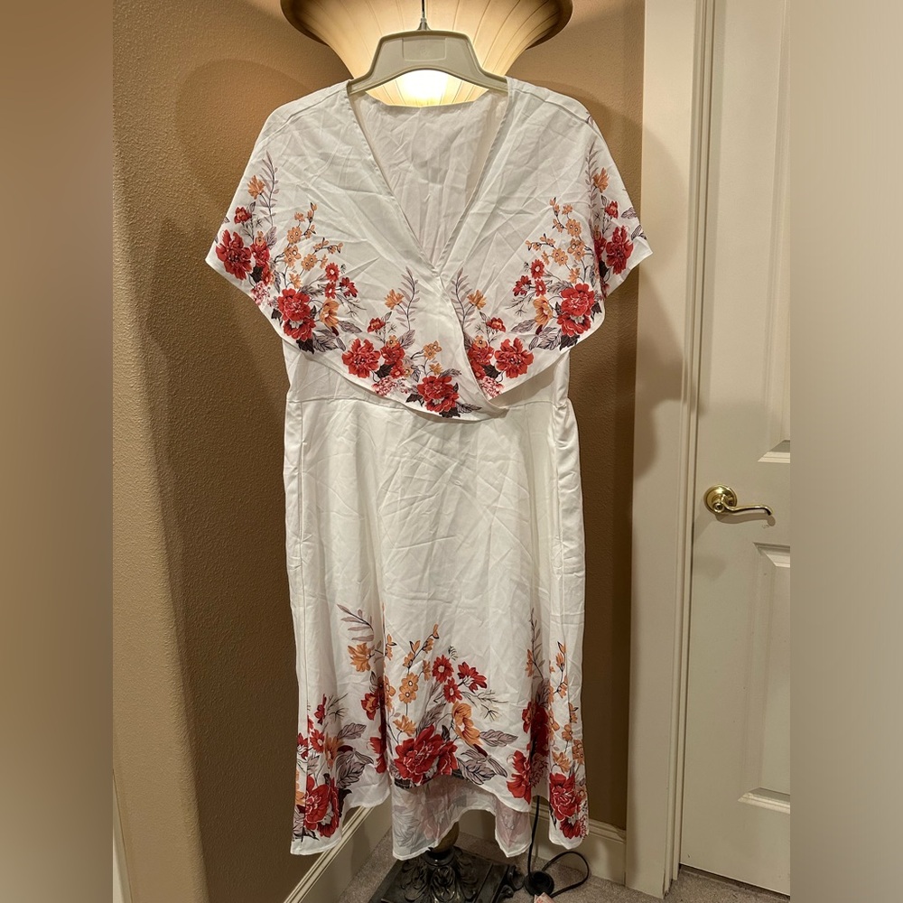 Bloomchic dress, NWT, size14-16, white with floral pattern